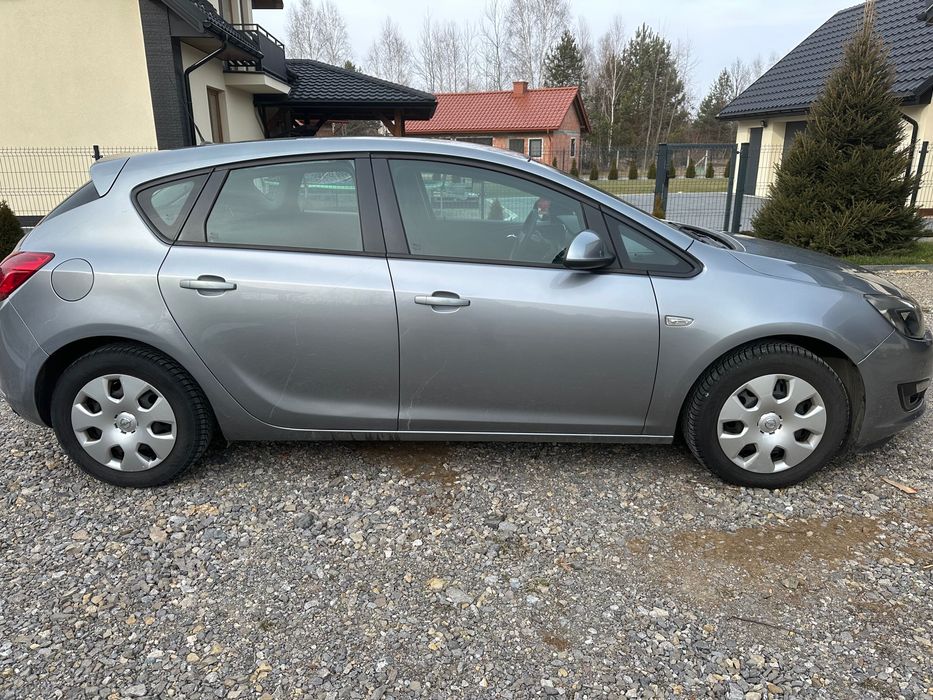 Opel Astra j 2013 1.6 B+Lpg 115 Km