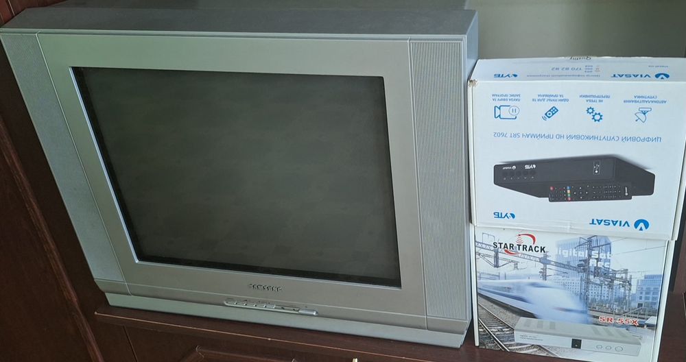 Продам телевізор і два тюнера