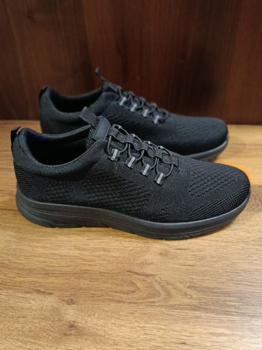 Чоловічі кросівки 44 розміру