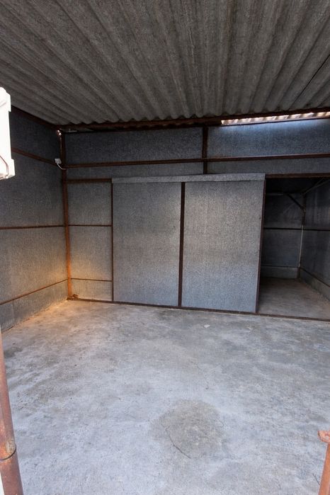 Espaço para Oficina/Armazém/Garagem/Outros – 250 m² com logradouro privado e acesso direto à rua.