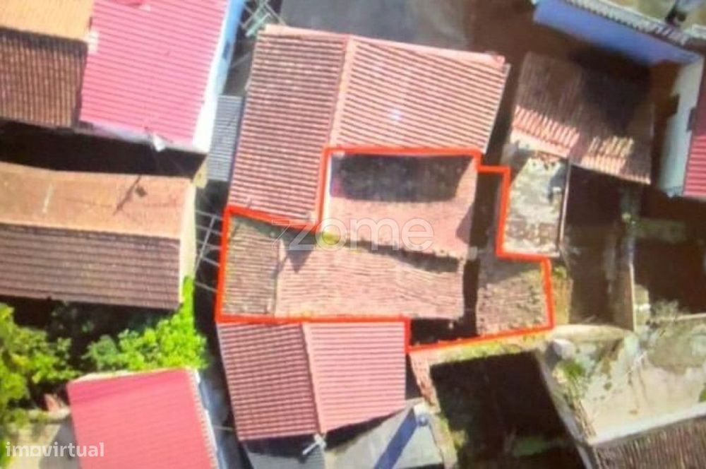 Moradia para Remodelação Total em Cabouco - Ceira