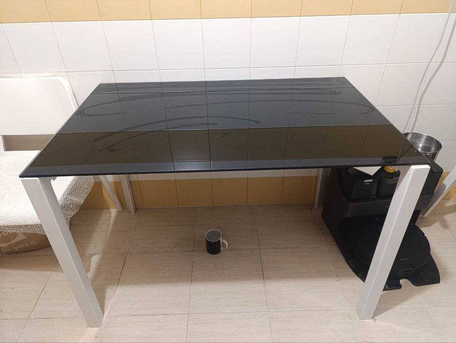 kitchen table / mesa de cozinha