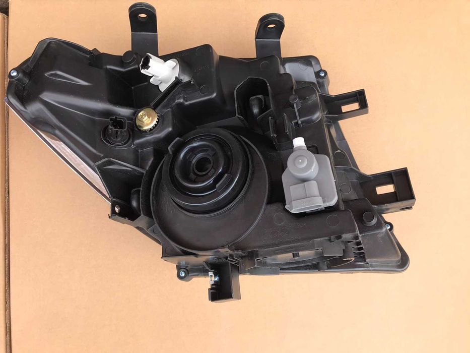 Фара фари Фары Nissan Navara D40 Pathfinder (04-07)