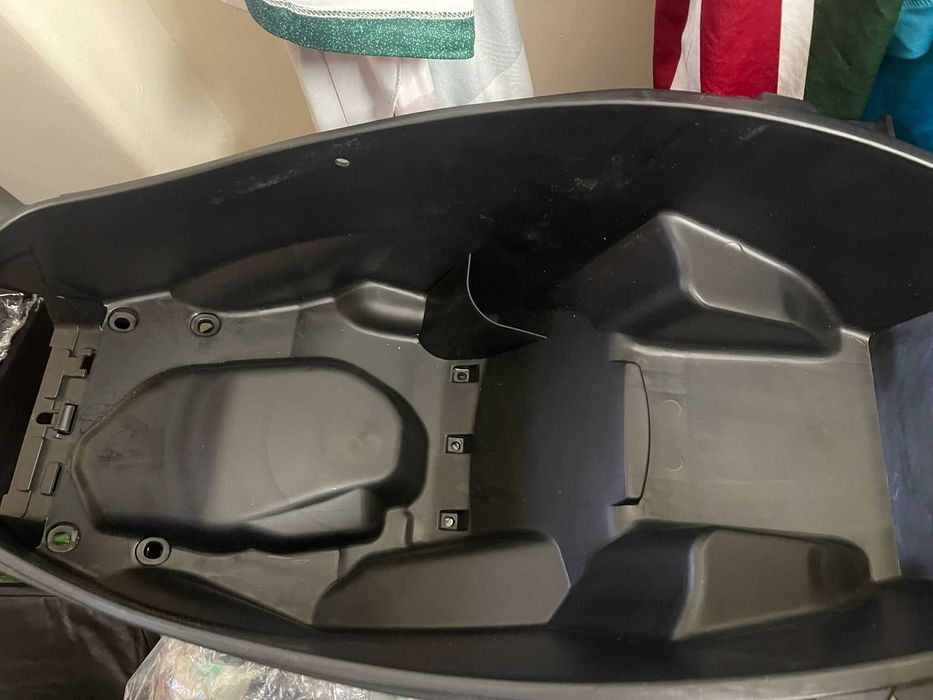 Baú de arrumação sob o assento Honda PCX 2014 a 2017