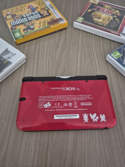 Nintendo 3DS XL Pokémon Edition Red + 4 jogos