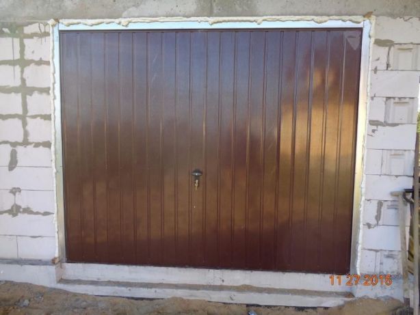 Brama do garażu Uchylna ZŁOTY DĄB orzech Brąz Bramy Garażowe PRODUCENT