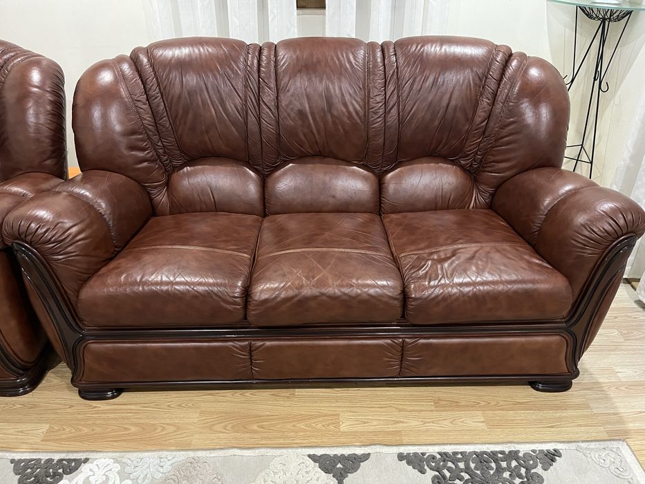 Terno de sofas em couro