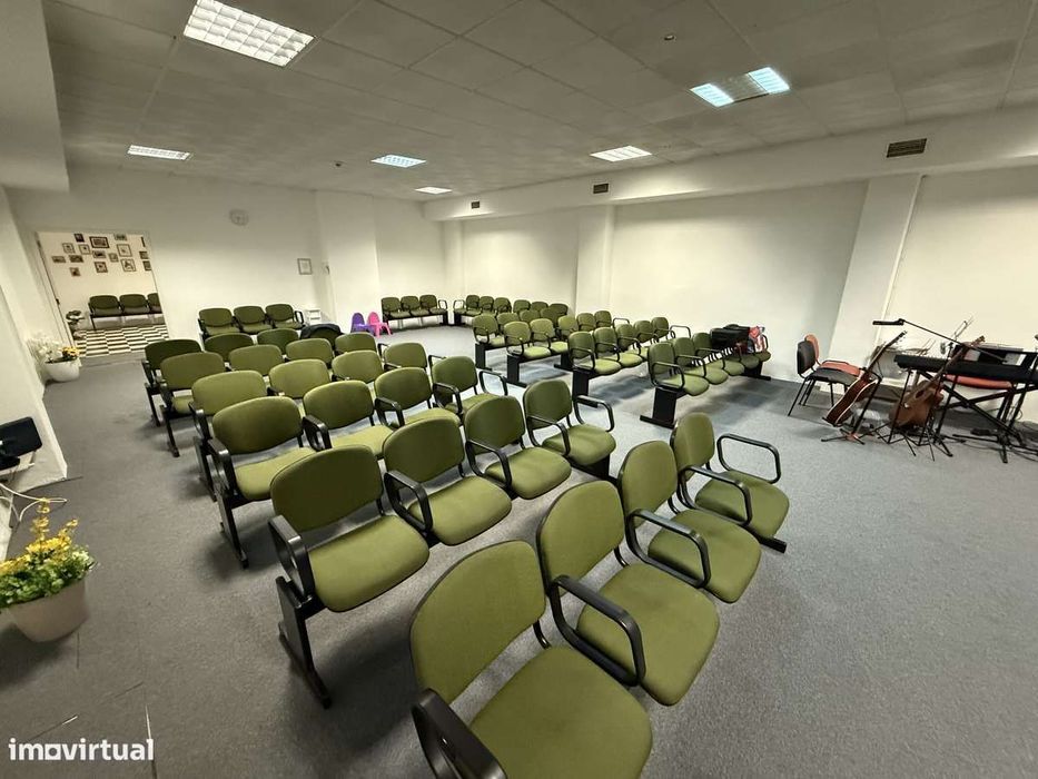 Open space / atelier /escritorio /  junto maternidade Alfredo da Costa