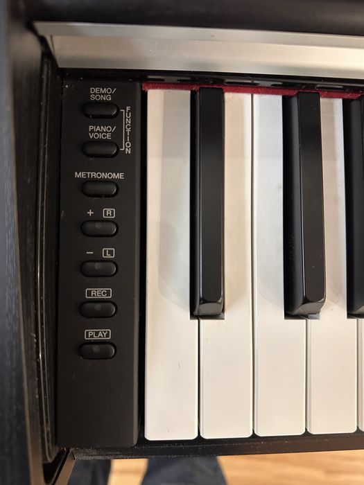 Piano Yamaha ydp 142 b arius + banco