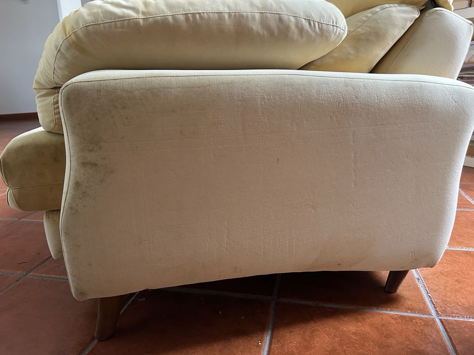 Sofá com encosto inclinável