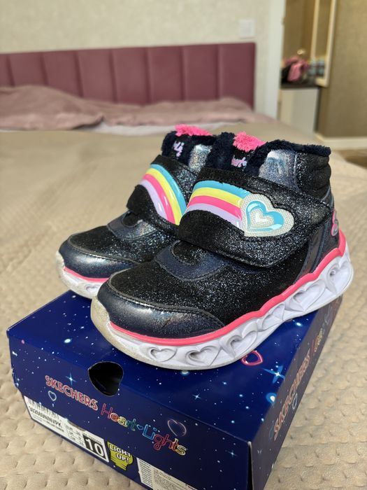 Продам осінні черевики Skechers  на дівчинку