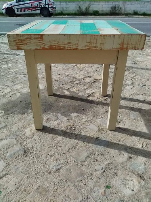 Mesa de apoio em madeira