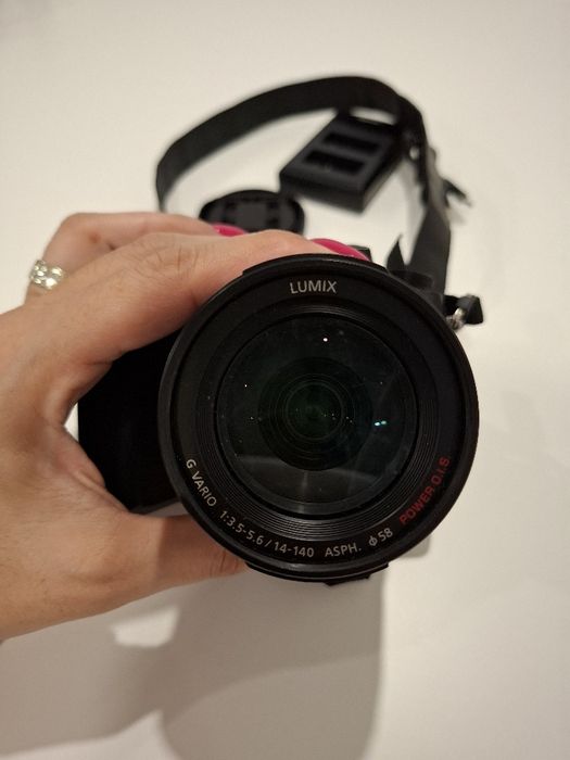 Lumix Panasonic DMC-G7 + LUMIX G VARIO 14-140mm f/3.5-5.6 Lens64550784712194122