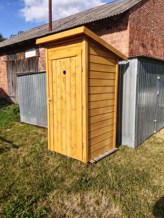 WC drewniane toaleta kibel