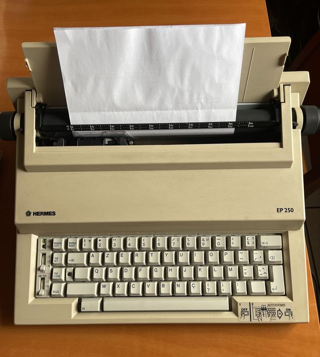 Maquina de escrver eléctrica