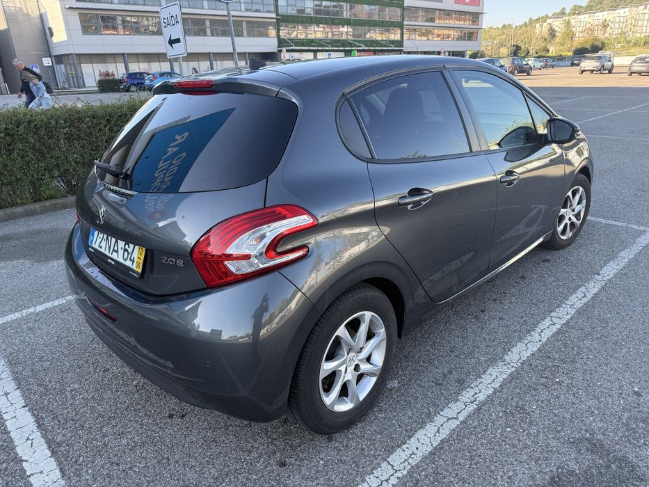 Peugeot 208 Hdi - 2012