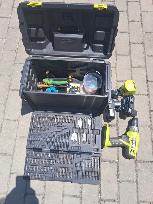 Kit de furadeira sem fio Ryobi