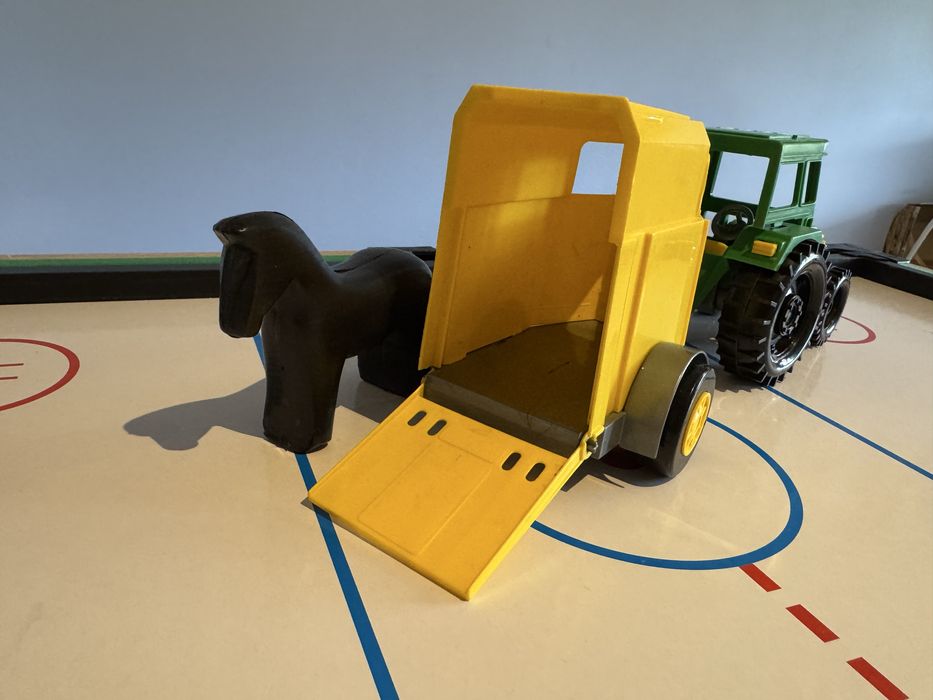 Traktor Wader z przyczepą