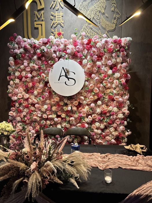 Стильна фотозона преміум-якості для ваших найкращих моментів!