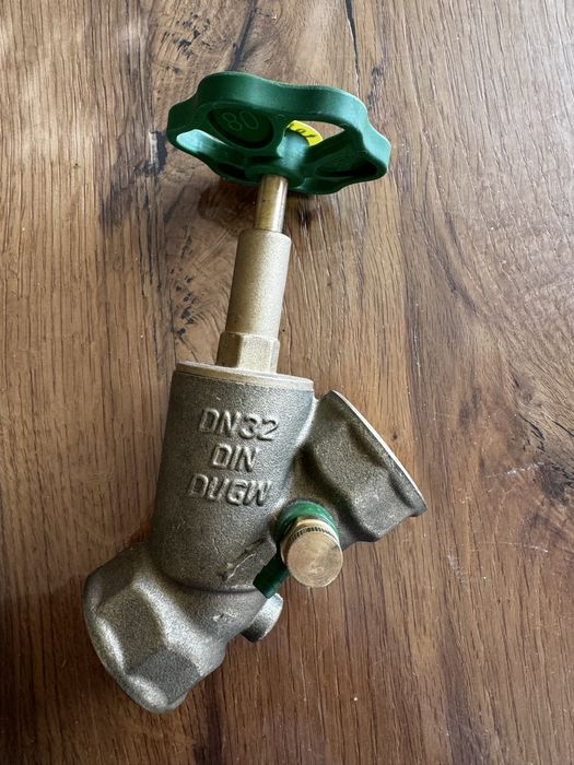 Zawów mosiężny odcinający DN32