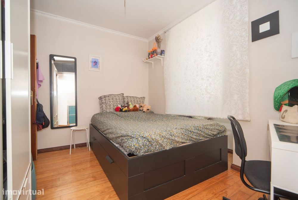 Apartamento T2+1 com cave e espaços adicionais na Tv. Nazaré, Lisboa