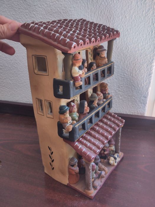 Casa de 'retablo' peruano impecável