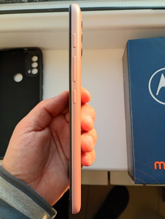 Телефон Motorola E40.