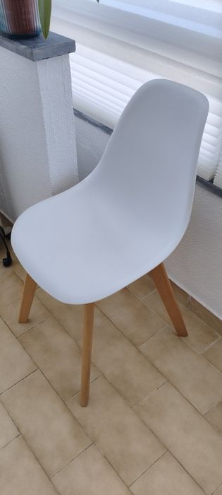 Cadeira branca para venda