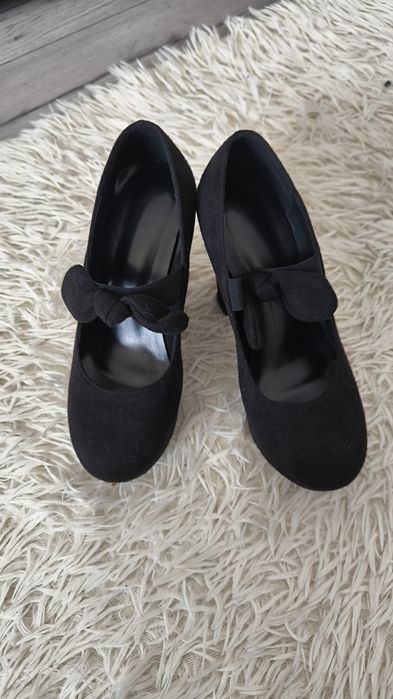 Buty na obcasie  38