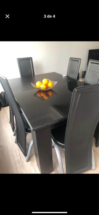 Mesa com 6 cadeiras e amparador