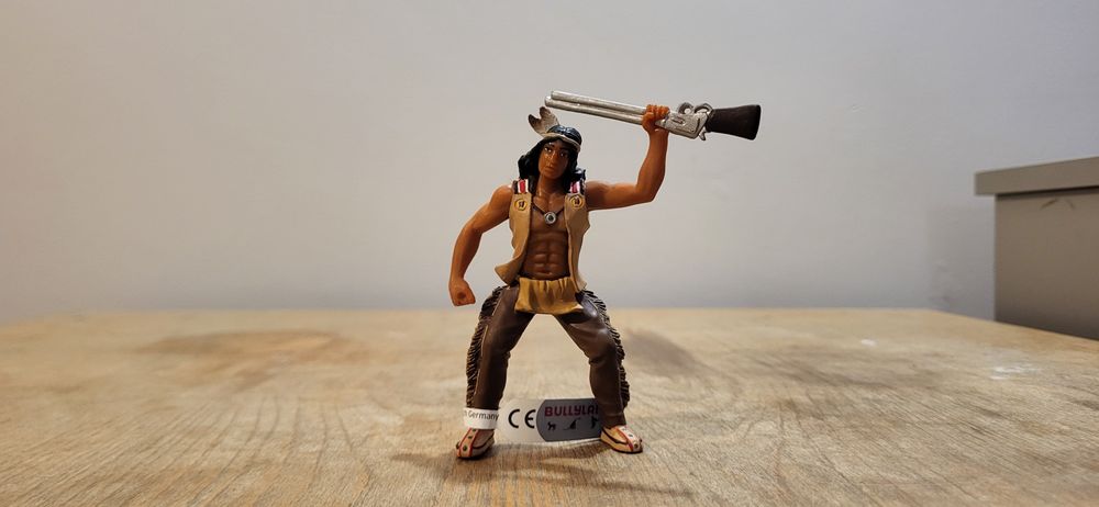 Bullyland indianin z strzelbą figurka model wycofany