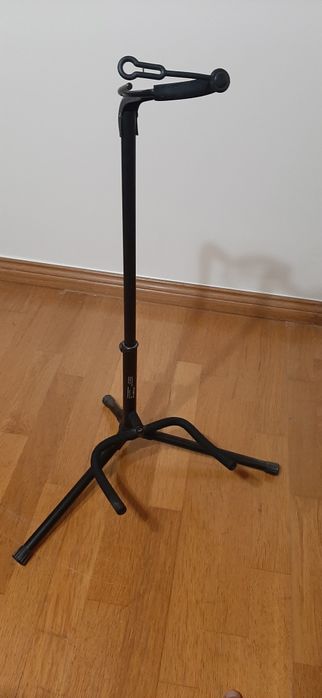 Apoio para pe e suporte de guitarra