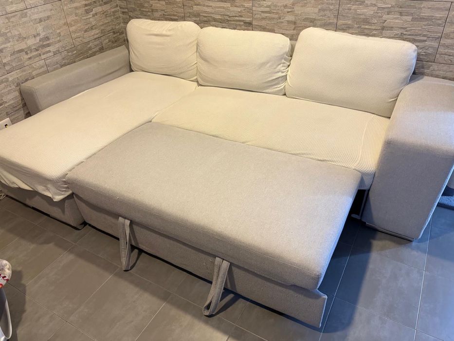 Sofa cama c/chaiselong + dois puffs + 2 almofadas