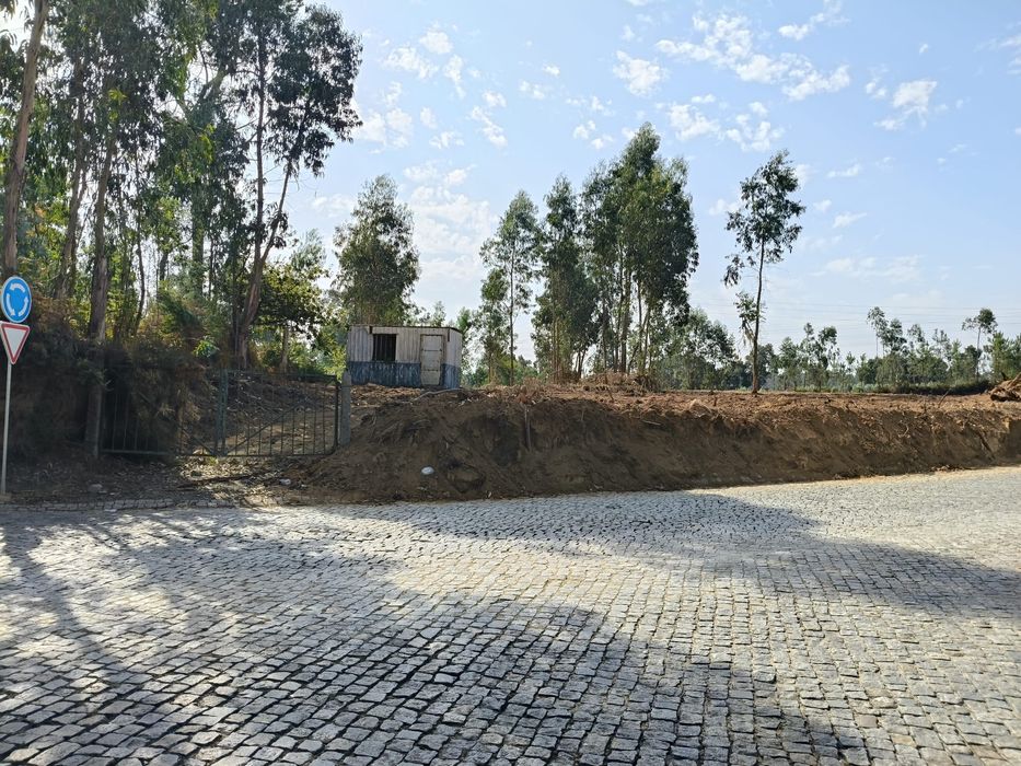 Vende se Terreno em Pedroso