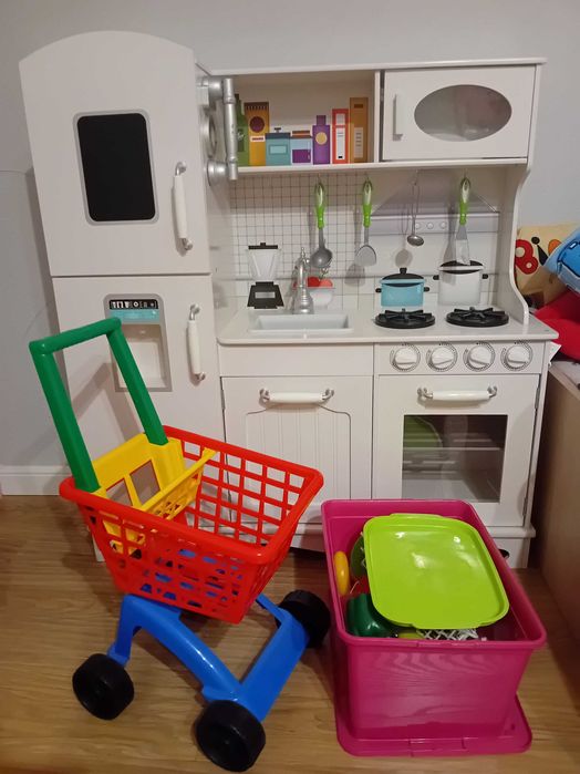 Kuchnia drewniana  dla dzieci plus akcesoria