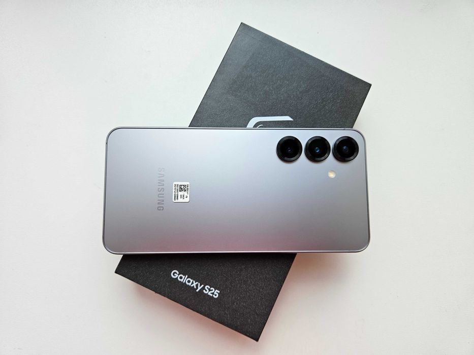 Samsung Galaxy S25 Идеал батарея 100%