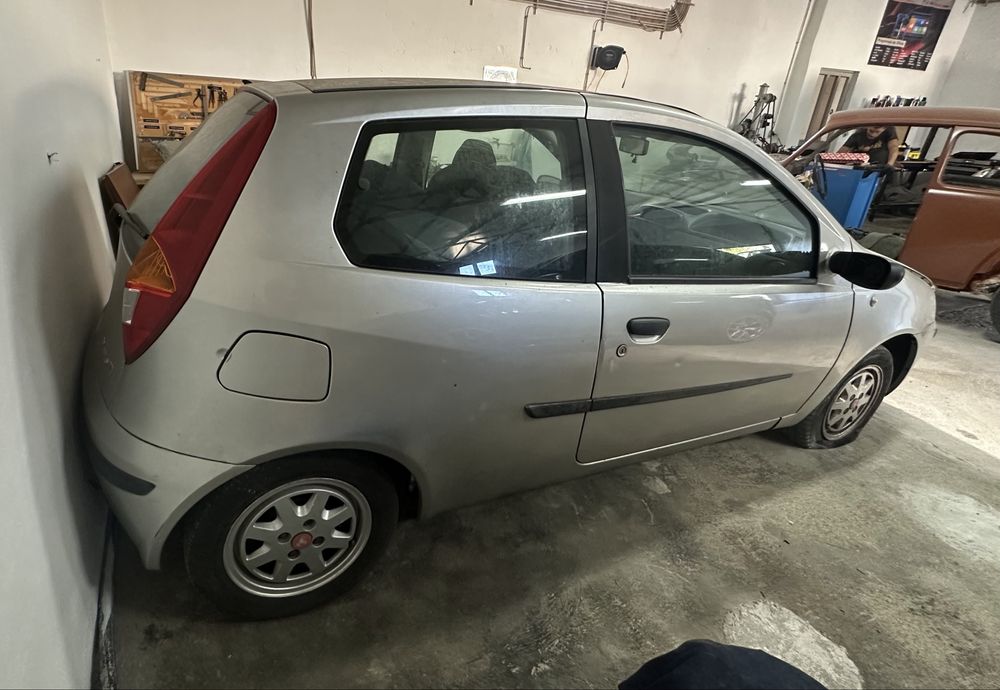 Fiat Punto 2001 | 140.000 km | Para Reparar | 400 €