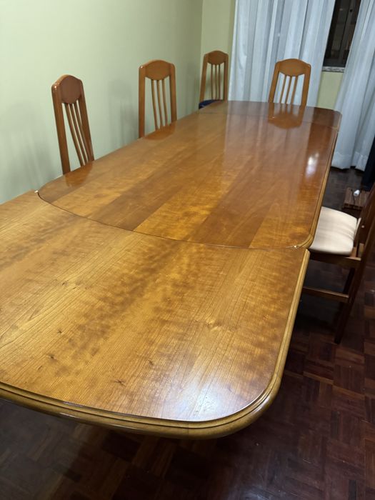 Conjunto de Mobília em Madeira Maciça de Cerejeira