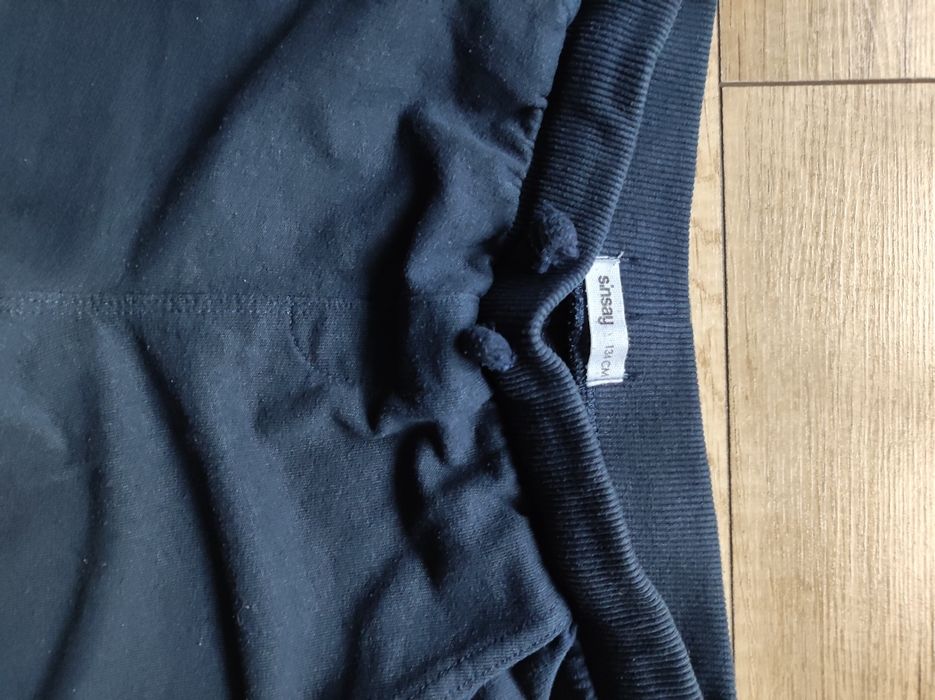 Granatowe spodnie dresowe rozmiar 134