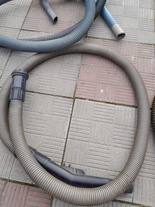 Шланги та щітки до пилососів