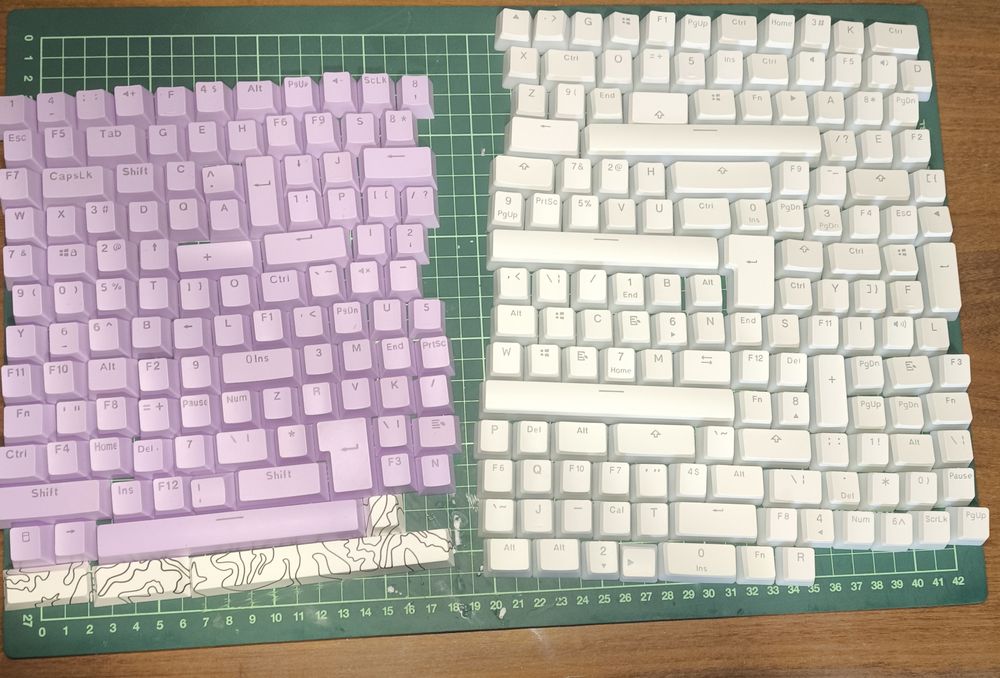 Teclado Krom Kernel RGB PT com teclas extras