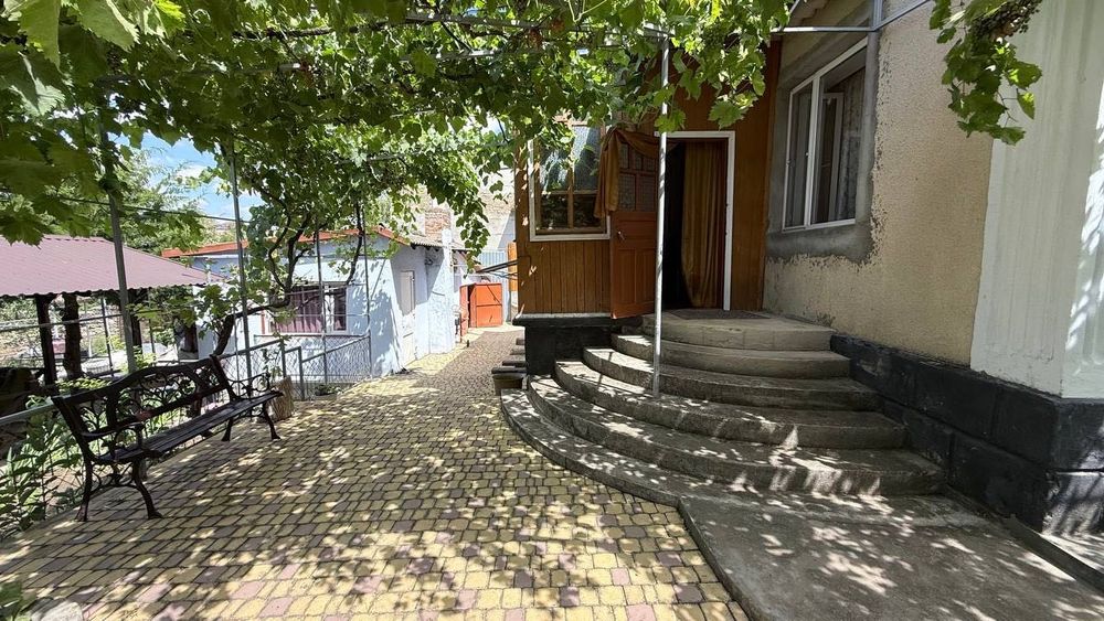 На продаж житловий будинок з ділянкою у центрі смт Овідіополь Одеського району