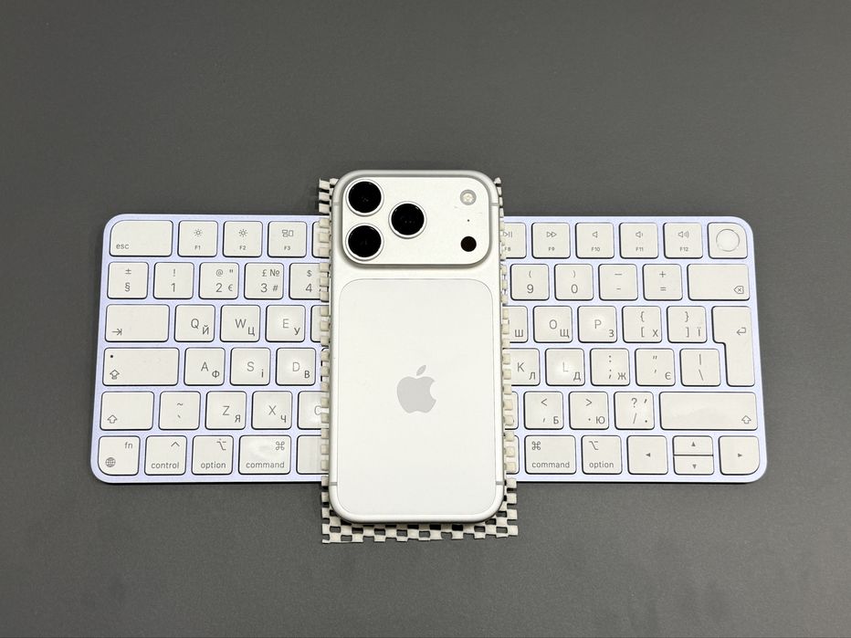 iPhone 17 Pro  1TB Silver (АКБ 94% 314 циклів, iCloud заблокований)