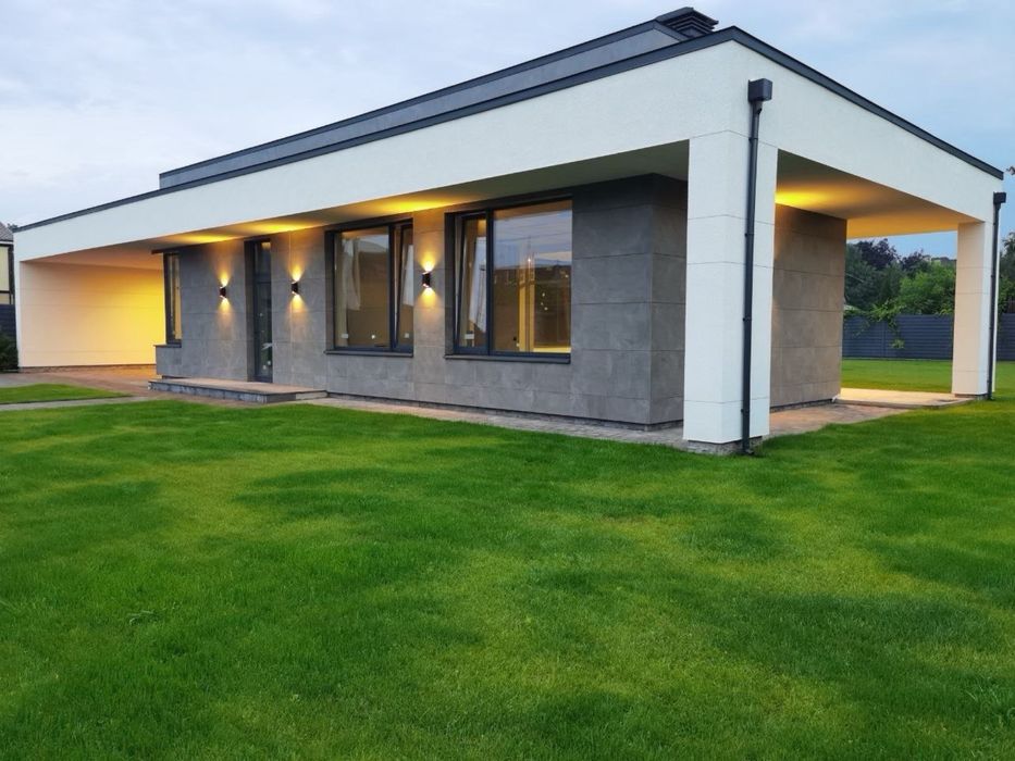 Сучазний будинок в с. Романків