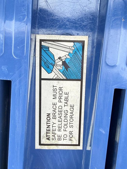 Stół walizka z fotelikami