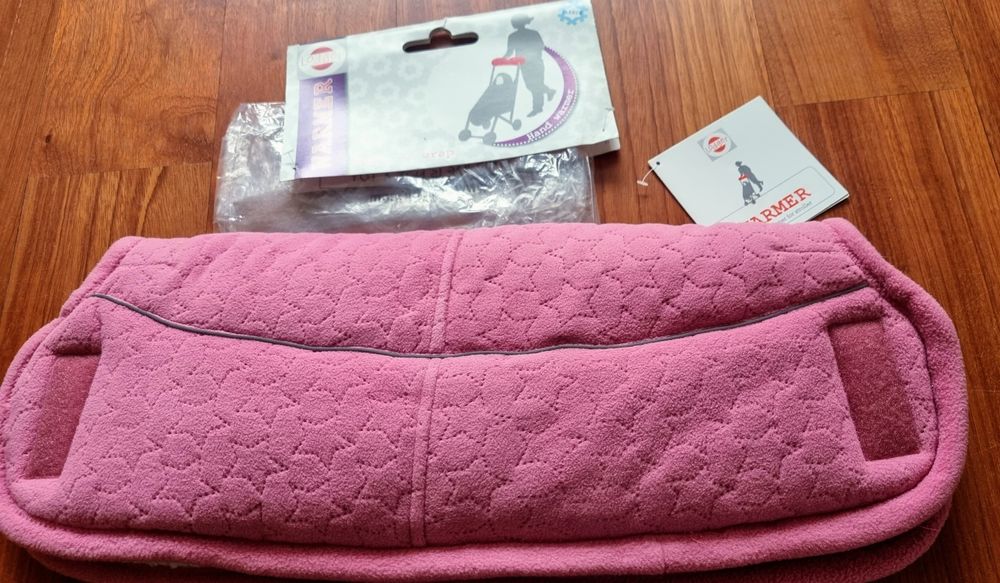 Polarowa rękawica do wózka firmy Lodger. / mufka