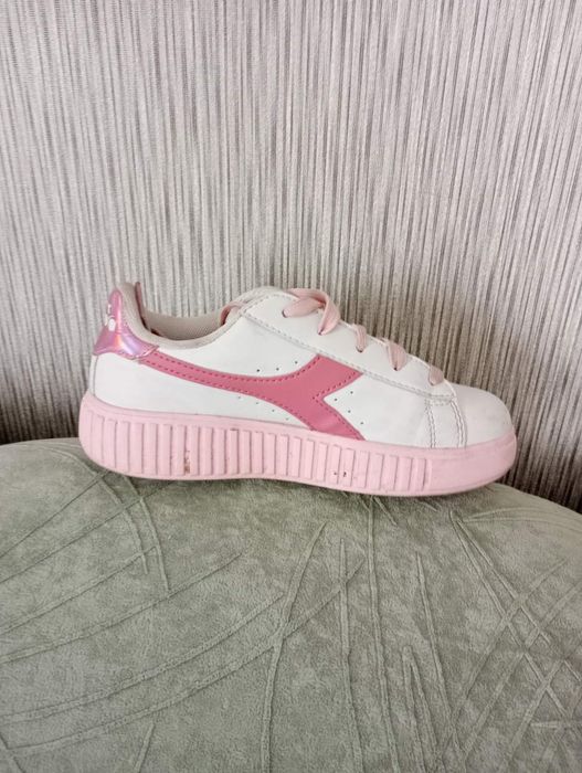 Кросівки для дівчинки.Diadora. 32 розмір.