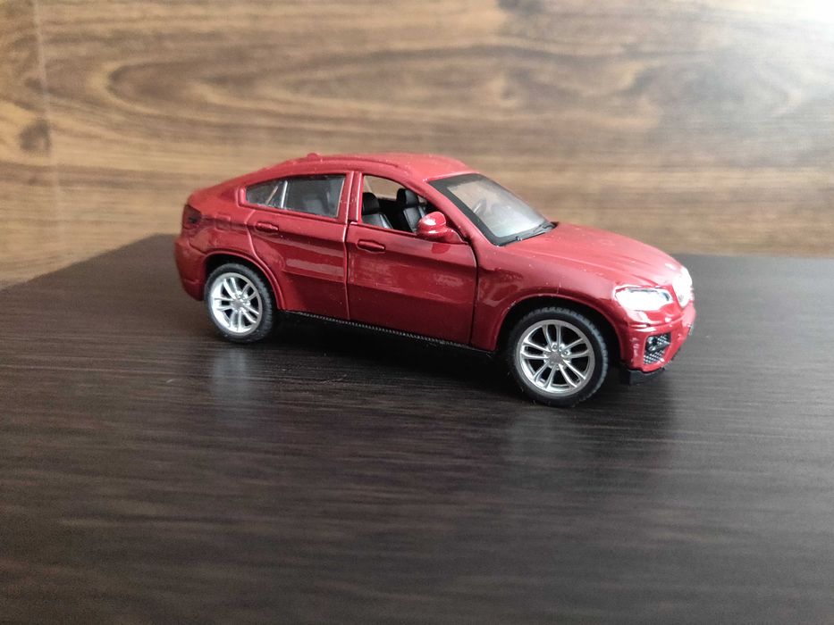 Автомодель BMW X6 в масштабе 1:43, цвет - бордо 11х3,5х4,5 см.