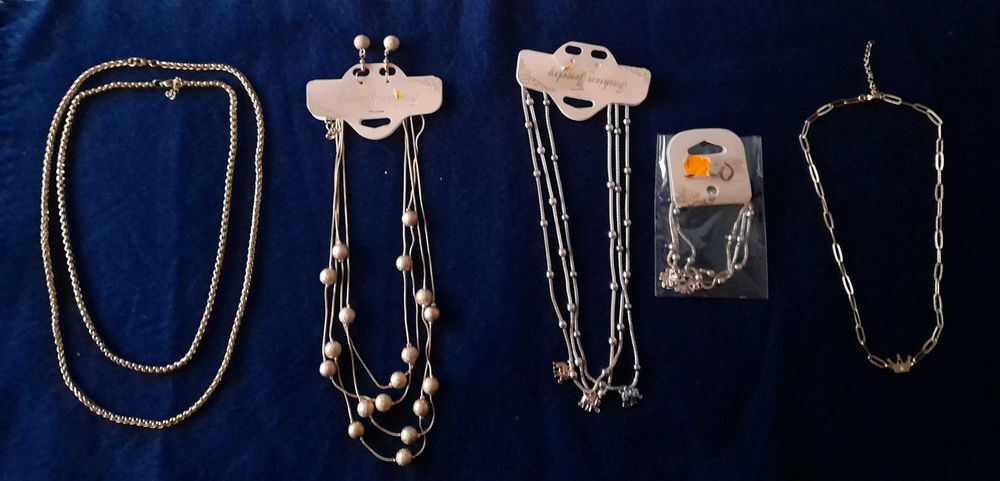 Conjunto de Colares, Brincos, Anéis e Pulseiras