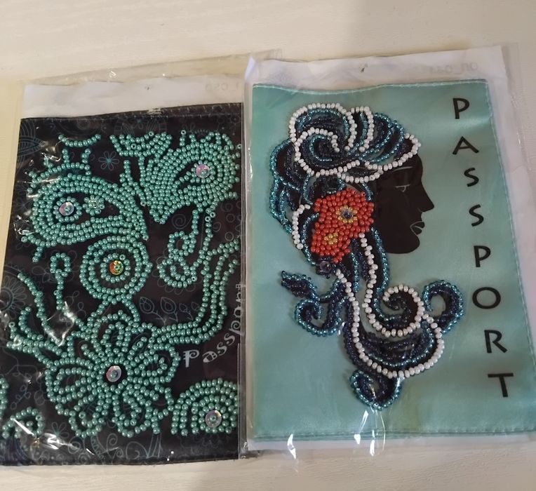 Продам обкладинки на паспорт,вишиті бісером